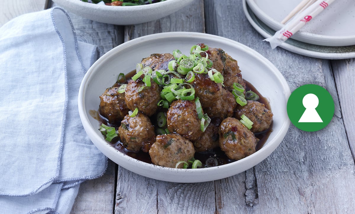 Kyllingeboller med boennesalat Noeglehul top