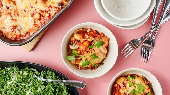 Kyllingefad med bønner og svampe