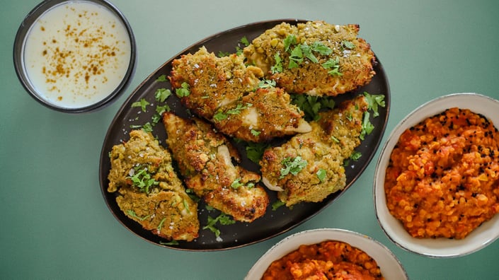 Indisk kylling med grønne flækærter og røde linser