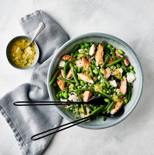 Bønnesalat med stegte kyllingestrimler