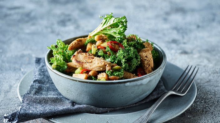 Lynstegt grønkål og brystfilet