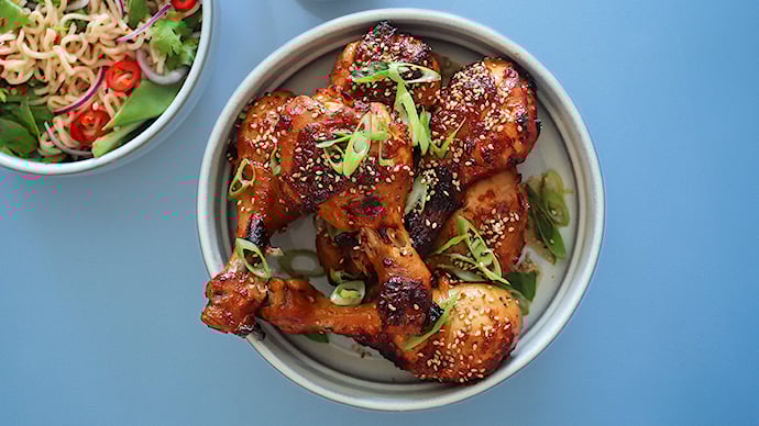 Sesamkylling med nudelsalat og Nuoc Cham